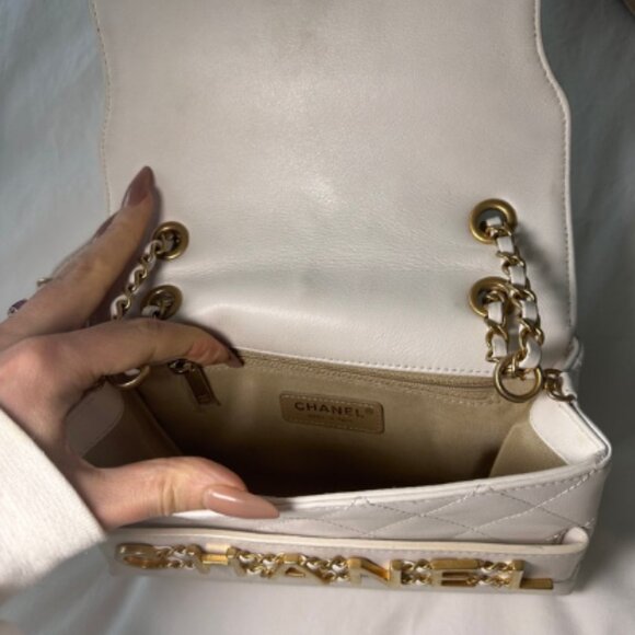 Chanel 2020 White Leather Enchained Logo Front Flap Bag - Picture 6 of 8